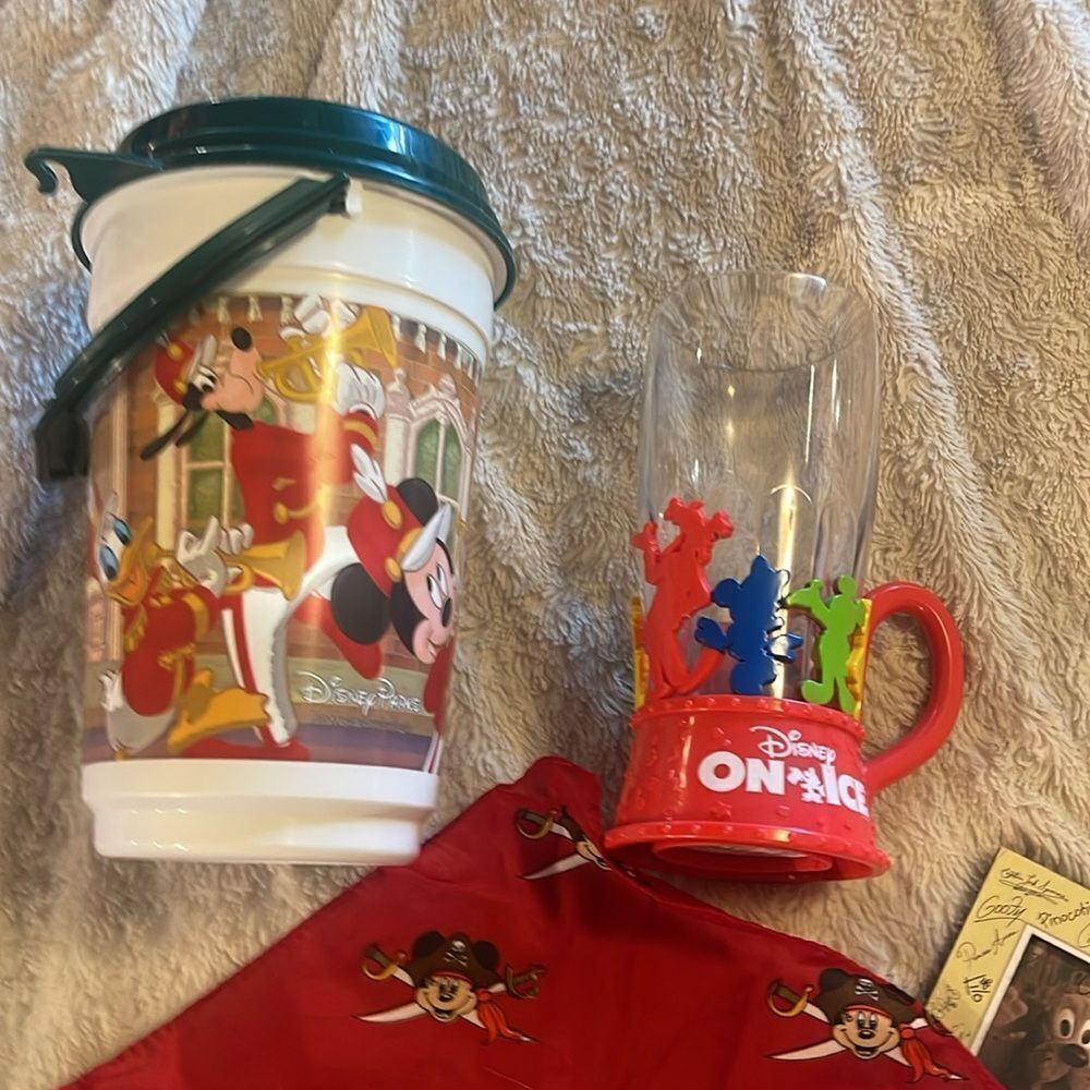 Disney item bundle - Picture 2 of 8